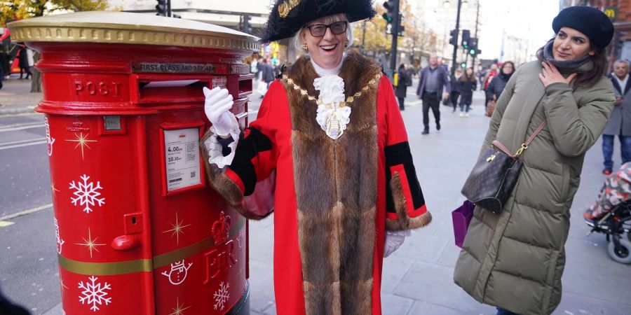 «Es gibt nichts Besseres, als Weihnachtskarten an Freunde und Familie zu schicken und ein bisschen festliche Freude zu versprühen», sagt die Londoner Bezirksrätin Patricia McAllister.