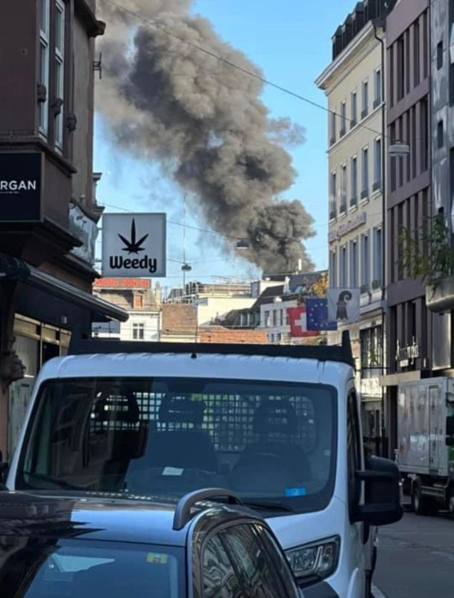 Die Rauchsäule kann gefährlich sein, warnt der Bund.