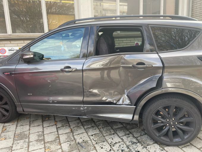 Zahlreiche Fahrzeuge wurden beschädigt. Fahrzeuge