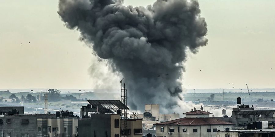 Die Taktik der Hamas, sich hinter Zivilisten zu verstecken, stellt aus Sicht der USA eine «unvorstellbare Belastung» für Israelis dar. (Symbolbild) Foto: Abed Rahim Khatib/dpa