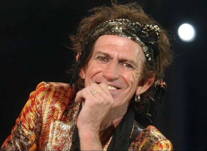 Rolling Stones-Gitarrist Keith Richards beim Eröffnungssong «Brown Sugar», beim letzten Auftritt der Stones auf ihrer Europatournee in Zürich, Schweiz, am 2. Oktober 2003. keith richards