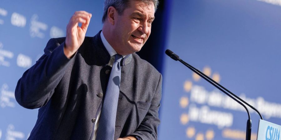 Markus Söder (CSU) spricht während der CSU-Delegiertenversammlung zur Europawahl.