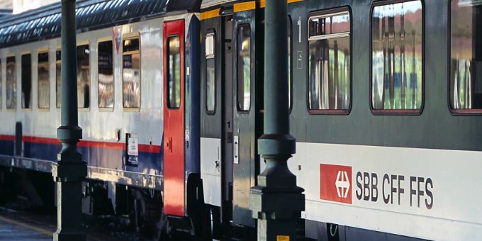 Ein Zug mit einzelnen Wagen der SBB steht am Bahnhof Domodossola (I). (Archivbild) Domodossola SBB