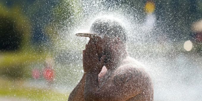 Die Hitzewelle könnte nach Angaben des staatlichen Wetterdienstes Aemet noch bis Mittwoch andauern. (Archivbild) Hitzewelle