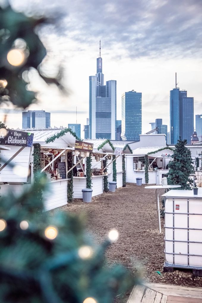 Dieser Weihnachtsmarkt mit Grossstadt-Note findet sich in Frankfurt! Die CityAlm in Frankfurt