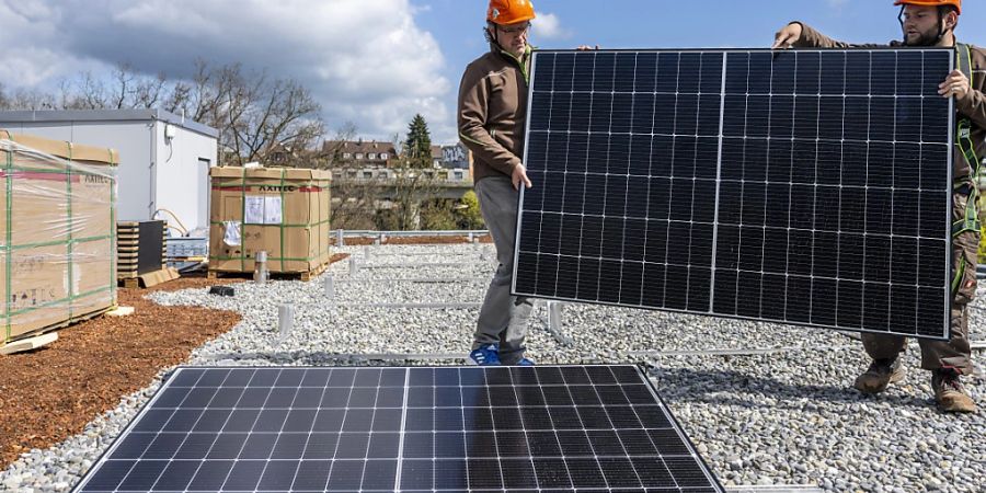 Fachkräfte für den Ausbau von Solarstrom in Europa sind aktuell Mangelware. (Symbolbild)