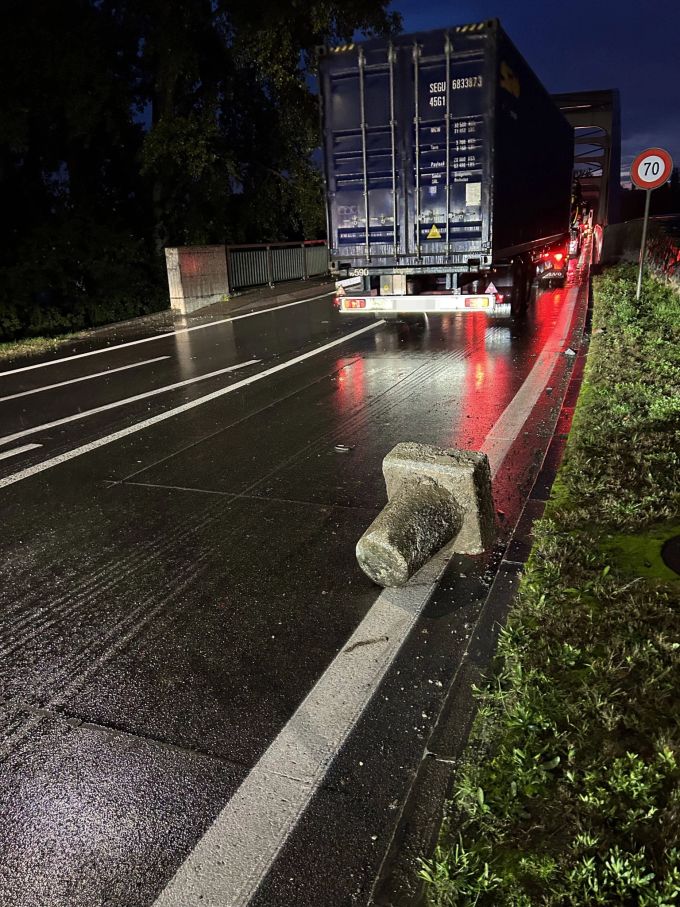 Rund 200 Liter Diesel liefen aus. Diesel ausgelaufen.