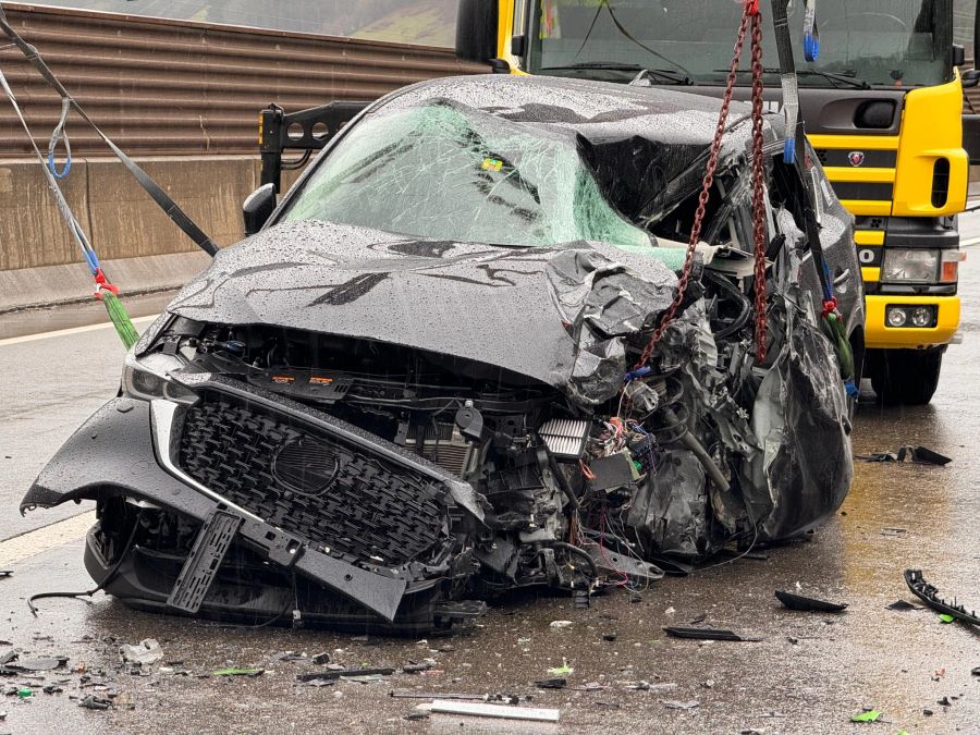 Der 50-jährige Autofahrer kam bei der Frontalkollision ums Leben.