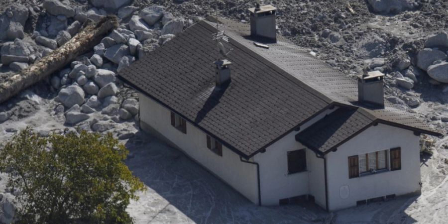 Bei einem der grössten Bergstürze in der Schweiz seit über 130 Jahren waren am Piz Cengalo bei Bondo GR vom 23. August 2017 acht Menschen auf einem Wanderweg ums Leben gekommen. Das Bergdorf entging knapp seiner Zerstörung. Seine rund 200 Bewohnerinnen und Bewohner wurden evakuiert. (Archivbild)