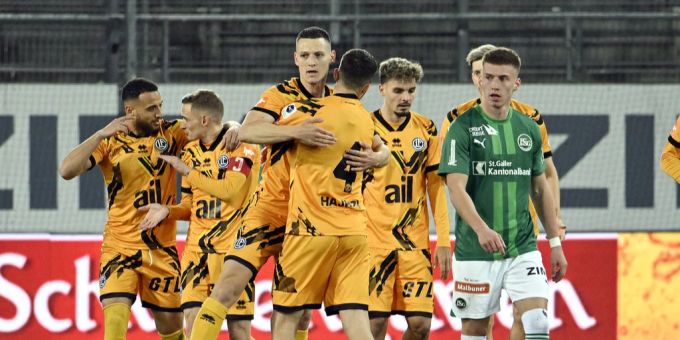 Der FC Lugano jubelt beim FC St.Gallen. FC Lugano FC St.Gallen