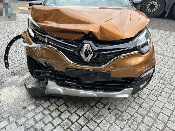 Beim Unfall entstand ein Sachschaden. Sachschaden bei Unfall
