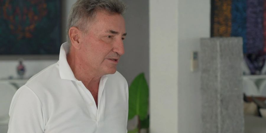 Nandor von der Luehe zeigt seine Luxusvilla in Pattaya.