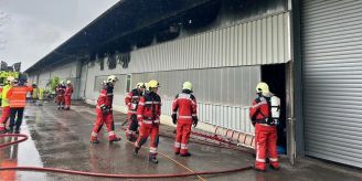Hagenbuch ZH - Brand in Lagerhalle verursacht grossen Sachschaden