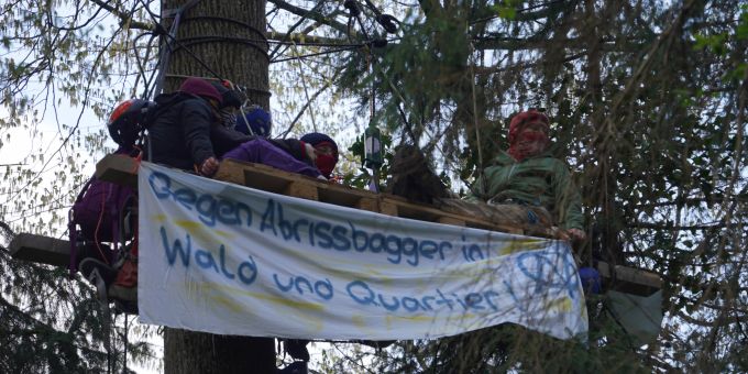 Aktivisten besetzen den Rümlanger Wald am 8. April, 2023. (Archivbild) nau