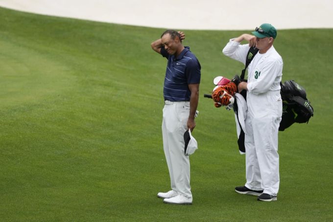Tiger Woods musste seine Runde wegen des Baumsturzes am US-Masters in Augusta unterbrechen. Tiger Woods