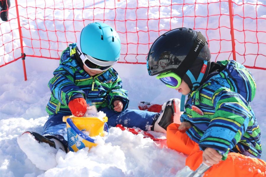 Ski Schnee Kinder spielen