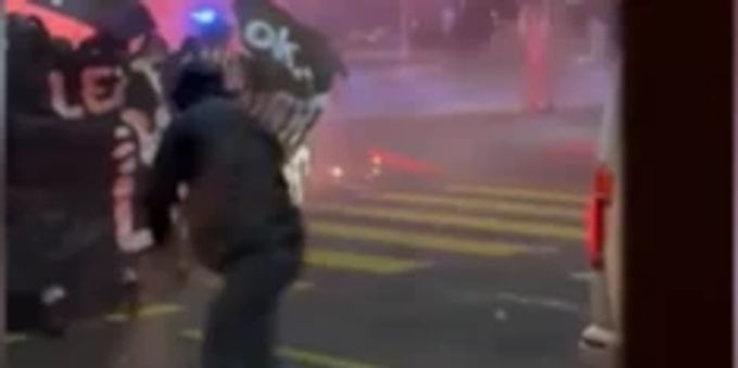 In der Krawall-Nacht wurden 17 Personen verhaftet. zh