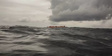 Flüchtlingsboot auf hoher See