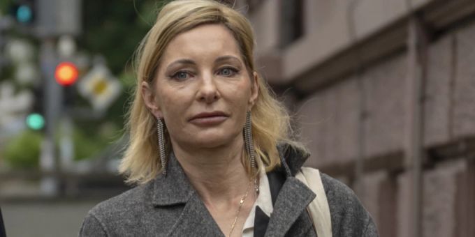 Die Journalistin Michèle Binswanger ist am Mittwoch vor dem Strafgericht in Basel zu einer Geldstrafe verurteilt worden. Die Journalistin Michèle Binswanger ist am Mittwoch vor dem Strafgericht in Basel zu einer Geldstrafe verurteilt worden.