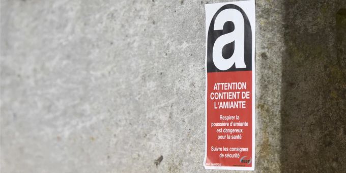 Asbest kann krebserregend sein. (Symbolbild) asbestabfälle
