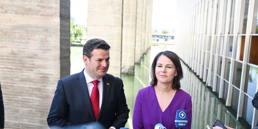 Nach ihrem Besuch in Brasilia reisen Bundesaussenministerin Annalena Baerbock (Grüne) und Bundesarbeitsminister Hubertus Heil (SPD) weiter nach São Paulo.