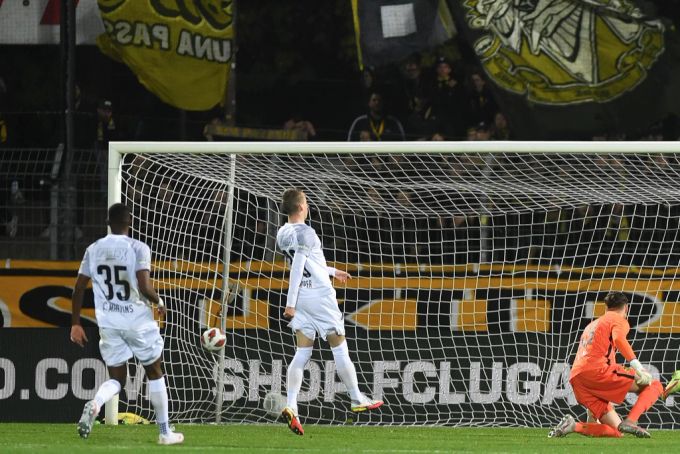 2021 muss Nachwuchs-Goalie Laidani ran (rechts), er kann das Aus von YB aber nicht verhindern. YB