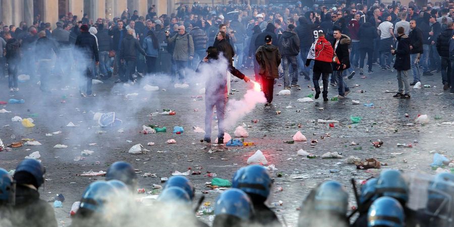 Bereits 2015 hatte es Zusammenstösse zwischen Fans von Feyenoord Rotterdam und der Polizei in Rom gegeben.