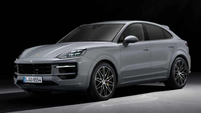 Auf Wunsch gibt es nun gleich drei verschiedene Sportpakete, deren Leichtbau-Massnahmen bis zu 33kg Gewicht sparen Porsche Cayenne Coupé Facelift