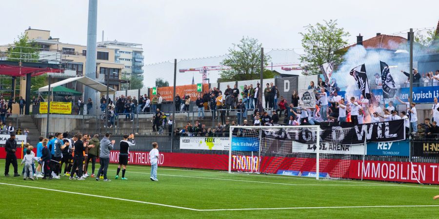 Der FC Wil 1900 bedankt sich bei seinen Fans. - Stadion Bergholz