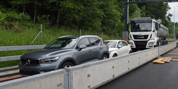 Auffahrunfall auf Autobahn A3.