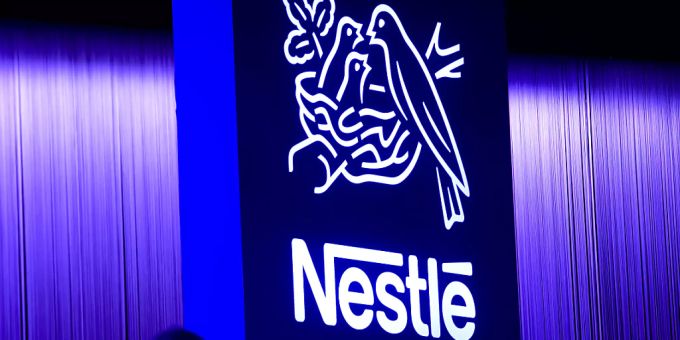 Nestlé will im Wassergeschäft nachhaltiger werden und investiert dafür 120 Millionen Franken in über 100 Projekte. Nestlé Wassergeschäft