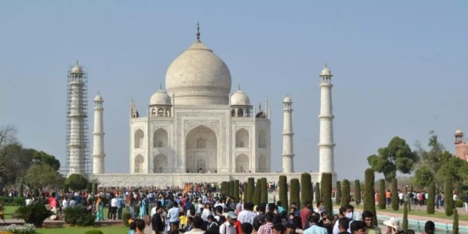 Der Tadsch Mahal gehört zu den beliebtesten Sehenswürdigkeiten in Indien. Indien