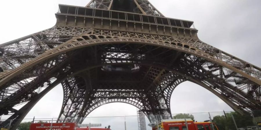 In Frankreich hat es Störungen bei den Notrufnummern gegeben. Foto: Michel Euler/AP/dpa