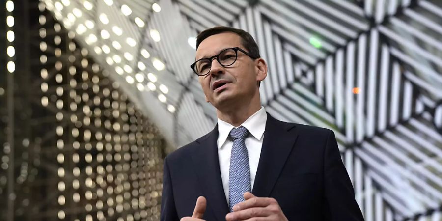Polens Premierminister Mateusz Morawiecki spricht in Brüssel mit den Medien. Foto: Francsico Seco/Pool AP/dpa
