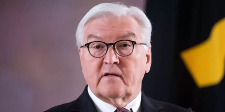 Bundespräsident Frank-Walter Steinmeier gibt im Schloss Bellevue bekannt, dass er für eine zweiten Amtszeit bereitsteht. Foto: Bernd von Jutrczenka/dpa