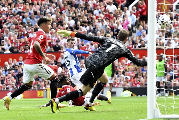Pascal Gross trifft zum 2:0 für Brighton gegen Manchester United in der Premier League. Manchester United Brighton
