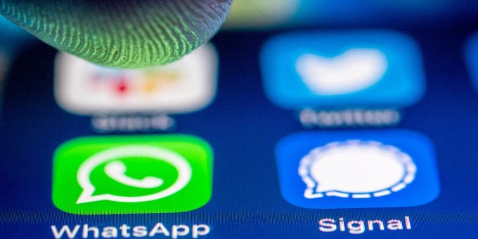 Wer verfassungswidrige Inhalte verbreitet, macht sich strafbar. Es reicht schon aus, solche Inhalte in seinem Whatsapp-Status zu teilen. Wer verfassungswidrige Inhalte verbreitet, macht sich strafbar. Es reicht schon aus, solche Inhalte in seinem Whatsapp-Status zu teilen.