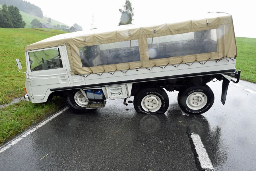 Zwei Fahrzeuge mussten abstransportiert werden