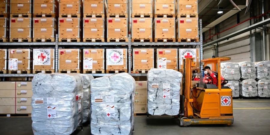 Lager des Deutschen Roten Kreuzes (DRK) mit Hilfsgütern
