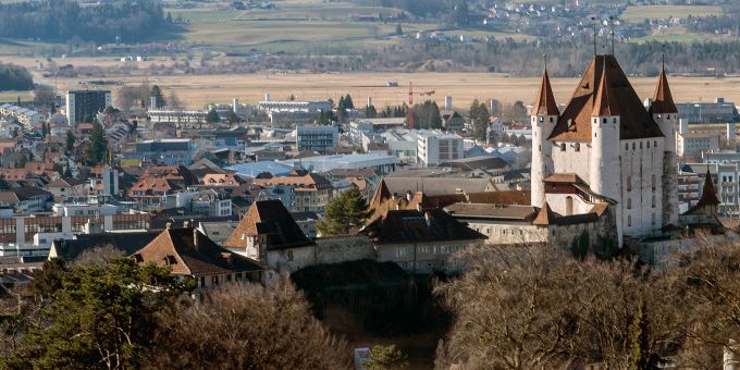 Blick auf die Stadt Thun und das Schloss Thun. Blick auf die Stadt Thun und das Schloss Thun.