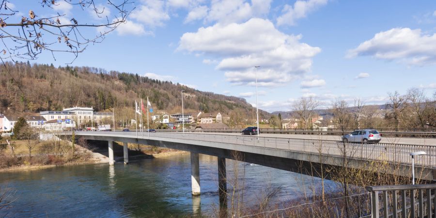 Die 1980 eröffnete Casinobrücke über der Aare in Brugg.