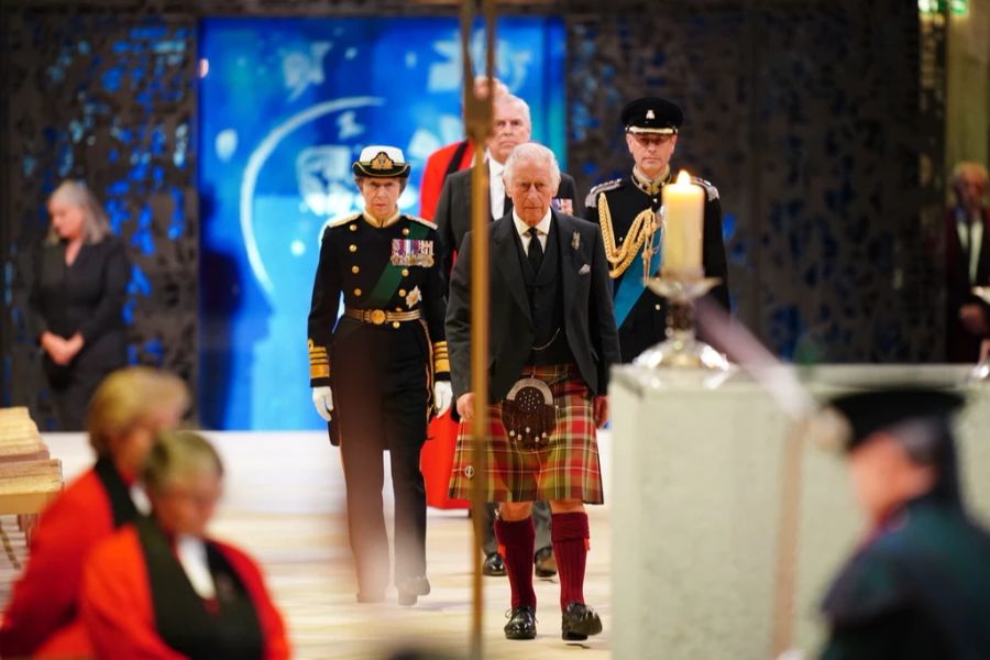 Prinzessin Anne, Prinz Andrew und Prinz Edward waren bei der Zeremonie ebenfalls dabei.