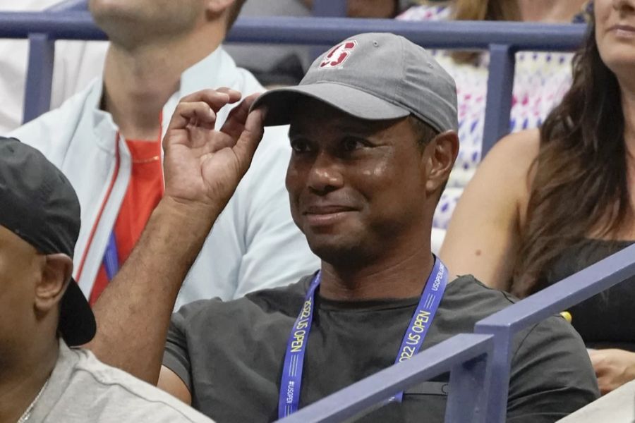 Golf-Legende Tiger Woods ist bei den US Open sogar in der Spieler-Box von Serena Williams.