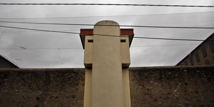 Das Gefängnis Fresnes von aussen. fresnes