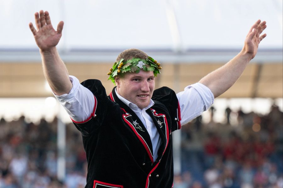 Am Sonntag kürte sich Joel Wicki am ESAF in Pratteln zum Schwingerkönig. (KEYSTONE/Peter Schneider)