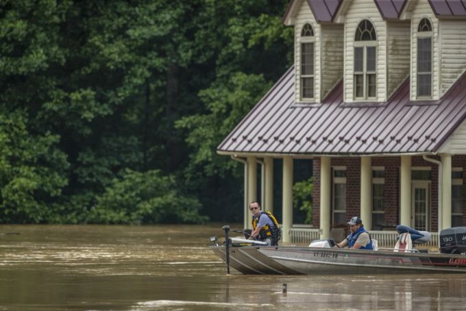Einige Häuser in Kentucky liegen derzeit bis zu ihrem Dach unter Wasser. Kentucky
