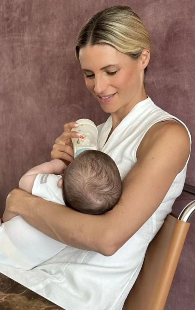 Michelle Hunziker passt auf Enkelchen Cesare auf. michelle hunziker
