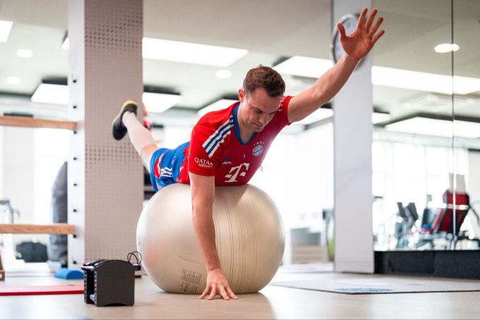 Bayern-Torwart Manuel Neuer setzt seine Reha fort. -/FC Bayern München/dpa Manuel Neuer Bayern München