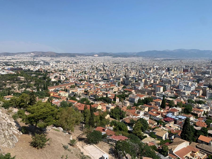 Vor allem Touristen leiden unter der erdrückenden Hitze in der griechischen Hauptstadt Athen.