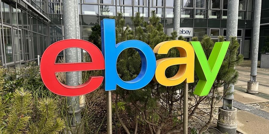 Die Handelsplattform Ebay hat im vergangenen Quartal den Umsatz um fünf Prozent auf gut 2,5 Milliarden Dollar gesteigert. Unterm Strich gab es einen Gewinn von 171 Millionen Dollar, wie die US-Firma nach US-Börsenschluss am Mittwoch mitteilte. (Archivbild)